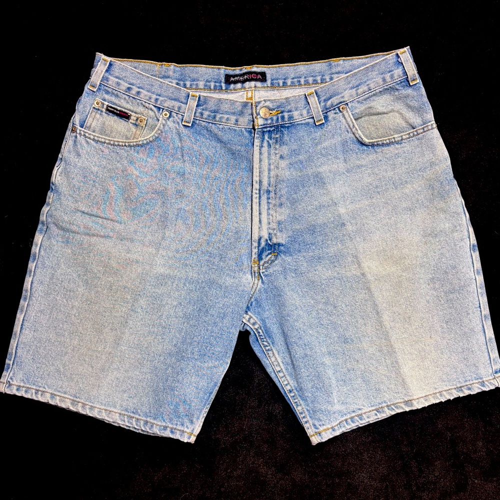 Vintage Perry Ellis America Light Wash Denim Shorts - Size 40